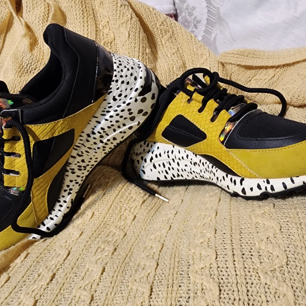 Steve Madden Cliffhanger Sneakers - Picture 6 of 10